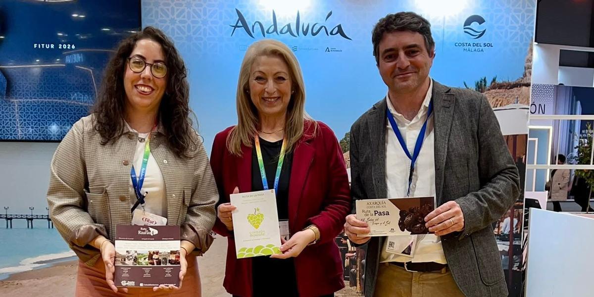 Noelia Cabello, técnica de APTA, Elisa Páez, gerente de APTA, y Luis Silvestre, gerente de la Ruta dels Riuraus