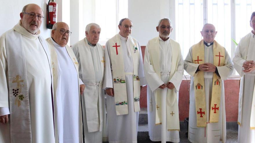 Por la izquierda, Javier Suárez, José Manuel Rodríguez Fueyo, Marcelino Montoto, Dositeo Méndez, Jorge Luis Fernández Cortés, José Antonio San Emeterio y José Antonio Álvarez, ayer, en el Seminario. | Zai Semeyes