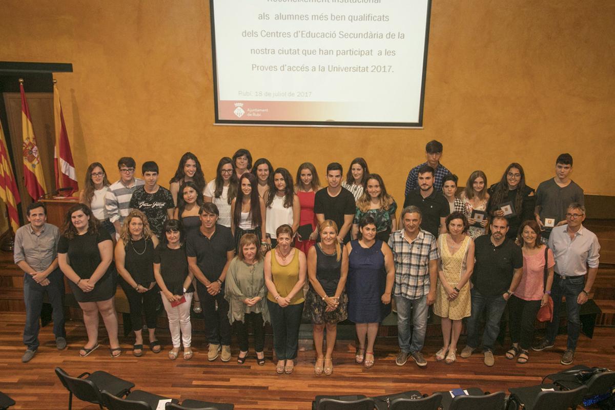 L’homenatge de l’Ajuntament als alumnes més brillants de Rubí.