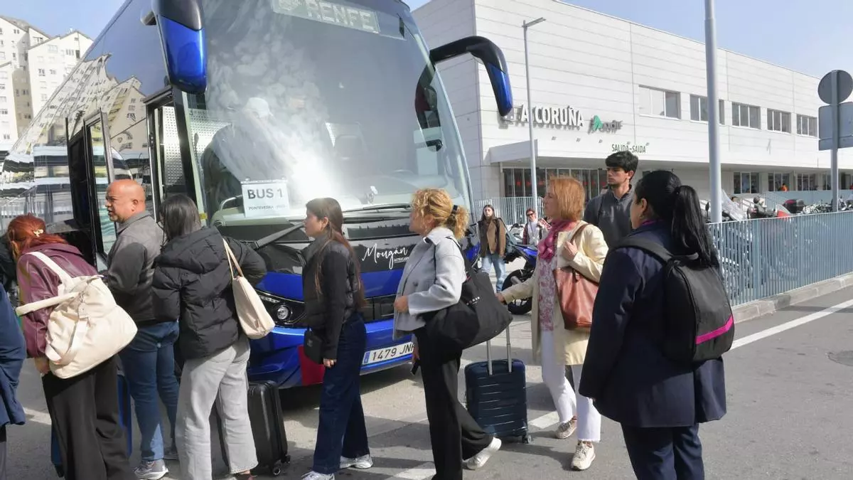 Los afectados de los trenes cancelados en A Coruña asumen los cambios con resignación: "Es lo que toca"