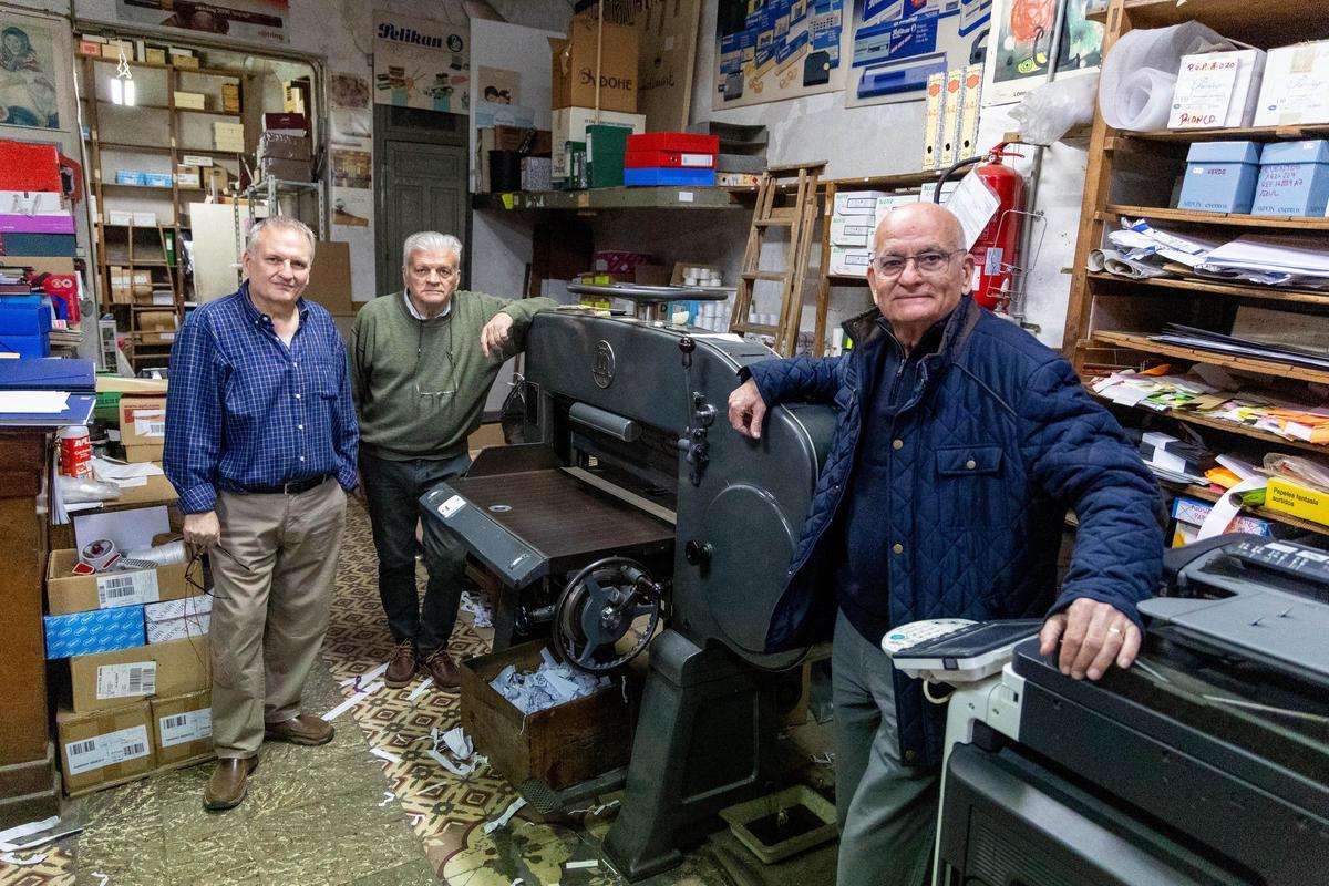 Cierra la Papelería Eutimio de Alicante tras 90 años
