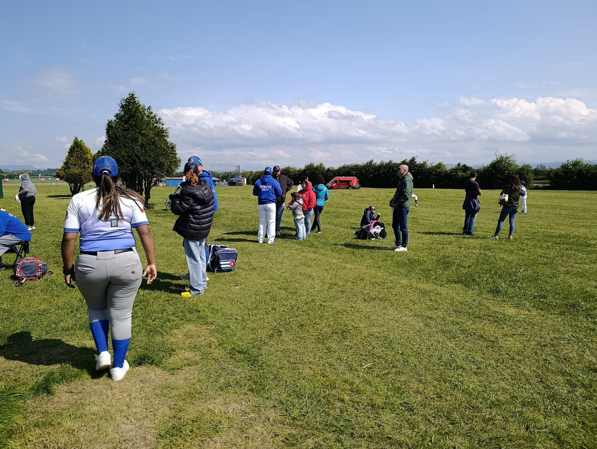 El campeonato Europeo de la Pony League de Béisbol batea en Llanera