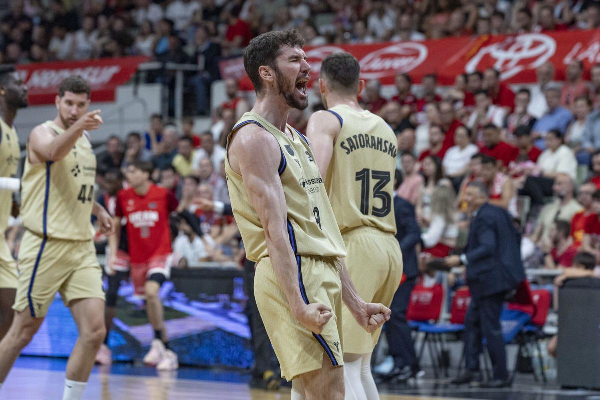 Darío Brizuela celebra un triple en el segundo cuarto en el duelo frente al UCAM Murcia.