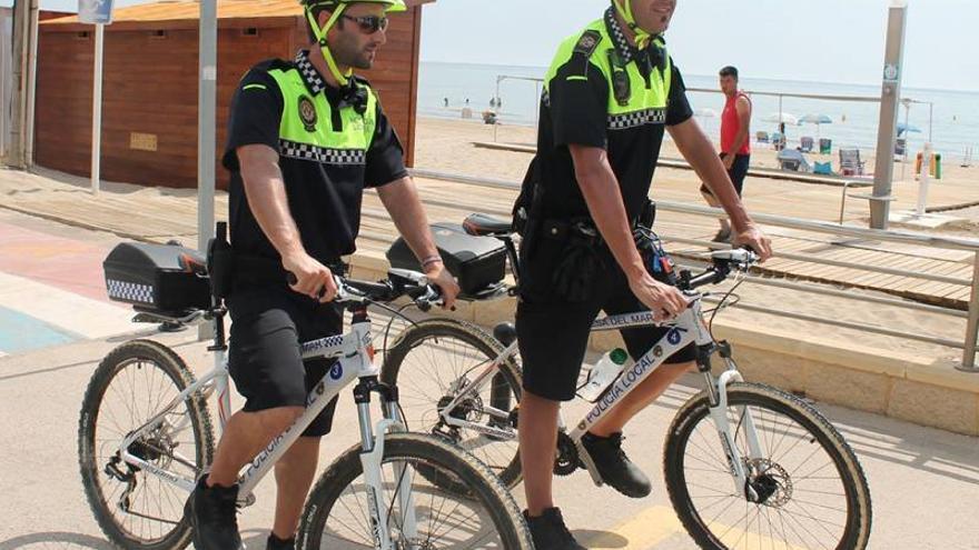 Orpesa ataja el ‘top manta’ con la implantación de la Policía en bicicleta