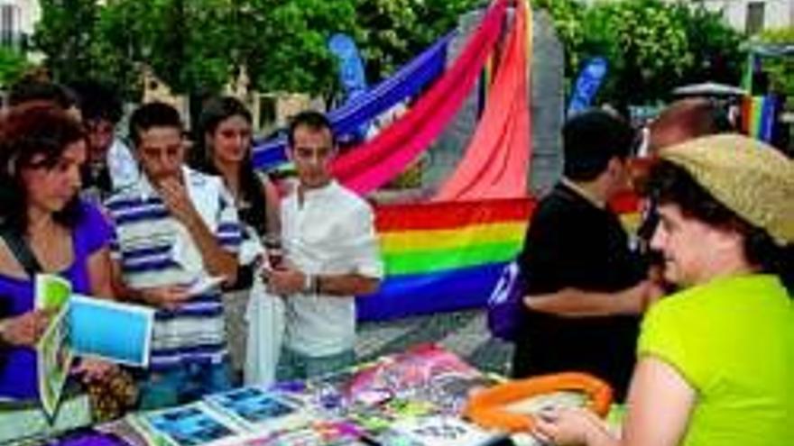 El colectivo gay celebra su día con una concentración en San Andrés
