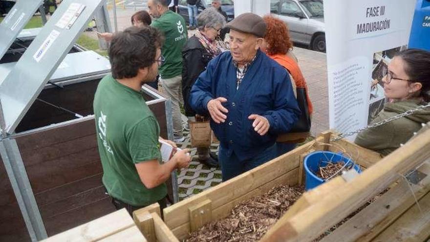 Los vecinos fueron informados del funcionamiento del centro. // Rafa Vázquez