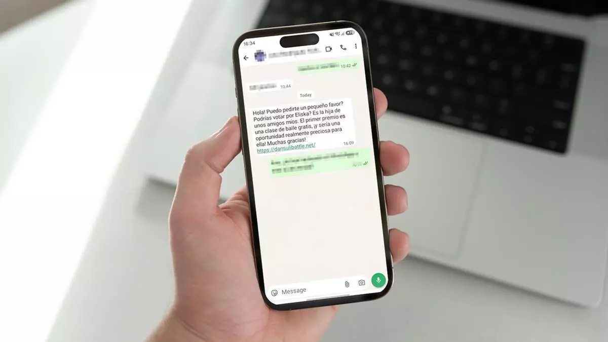 Cuidado en Galicia por la estafa de «Eliska» en WhatsApp: una falsa votación puede acabar secuestrando tu cuenta