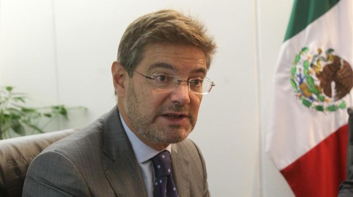 El ministre de Justícia, Rafael Catalá, a Ciutat de Mèxic després de participar en una reunió amb el president del Senat mexicà, Roberto Gil.