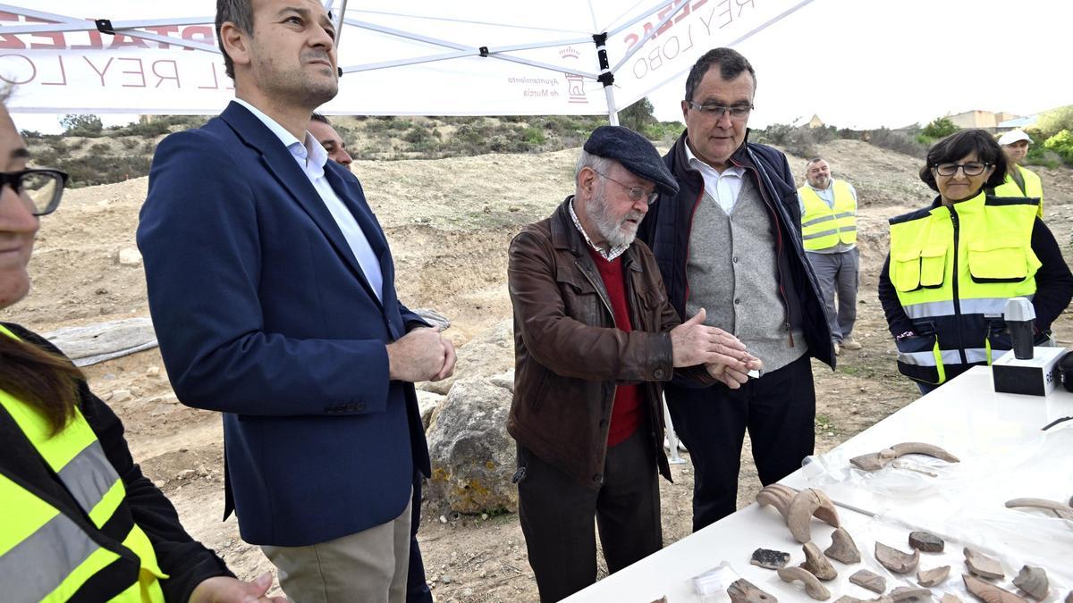 El alcalde de Murcia, José Ballesta, ha visitado el yacimiento