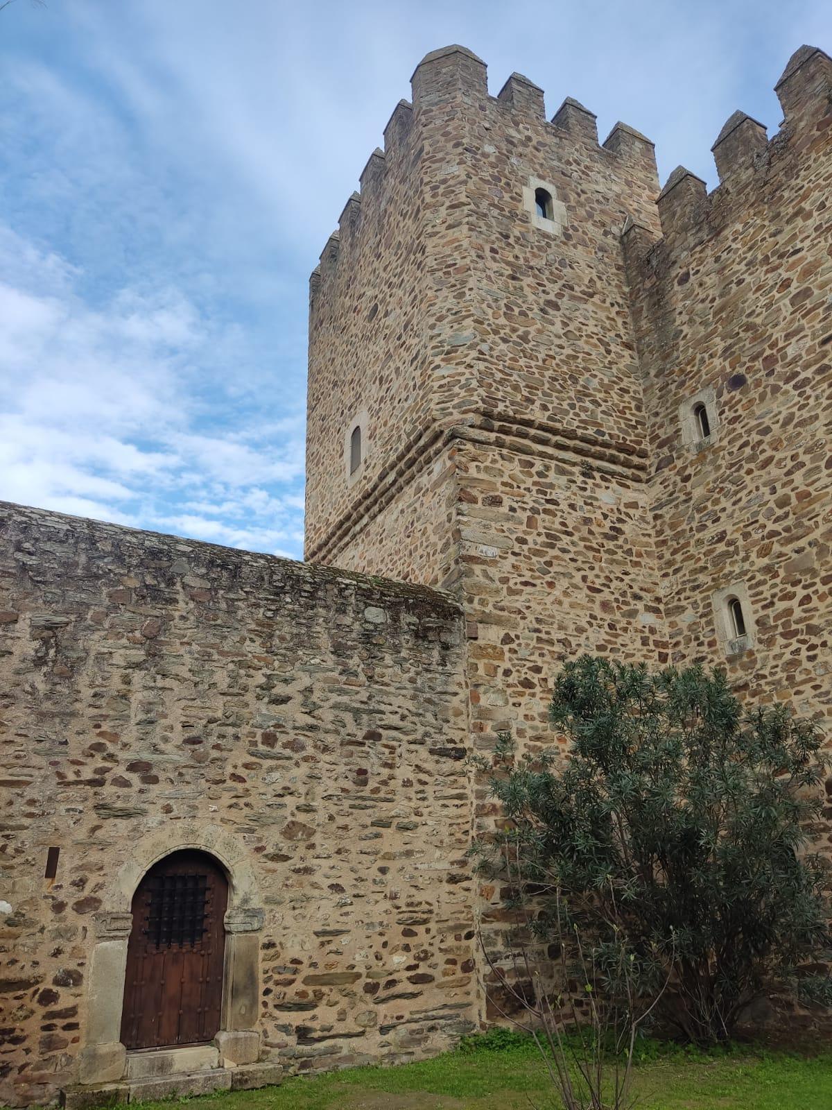 Pablo Palazuelo: el artista que devolvió la vida al castillo de Monroy