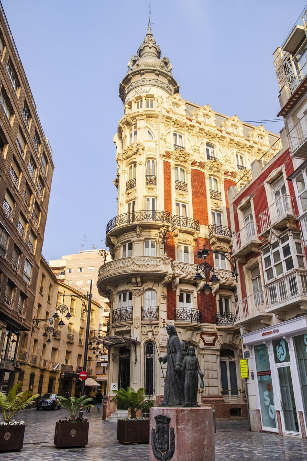 Gran Hotel de Cartagena, uno de los edificios modernistas más reconocidos de la ciudad.