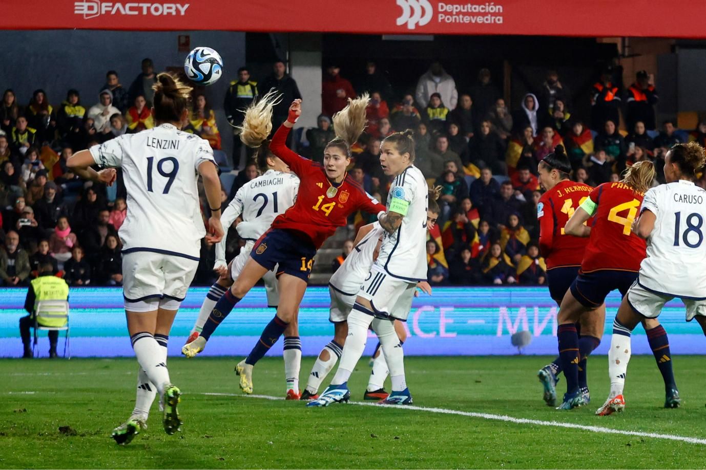 La afición se vuelca con las campeonas del mundo