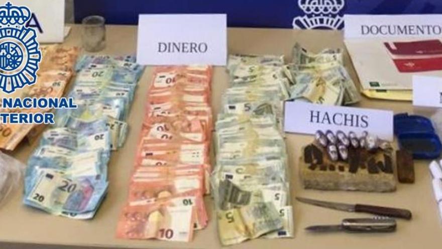 Detenidas tres personas y desmantelado un punto de menudeo de droga en el Sector Sur