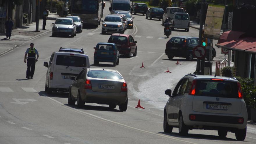 Importants retencions a l&#039;avinguda Dalí de Figueres a causa de la fuita d&#039;un vehicle