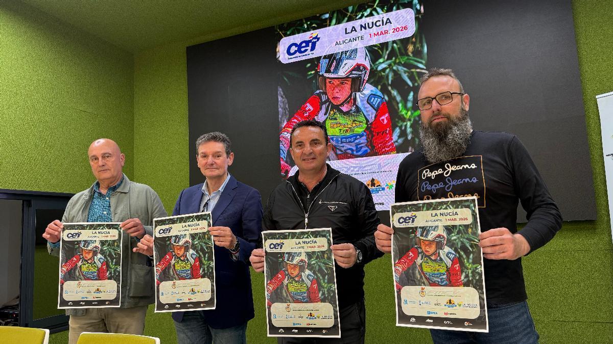 Salva Aguado, delegado Trial FMCV, Juan José González, pte. Club Off Road La Nucía, José Luis Berenguer, presidente de la FMCV y Bernabé Cano, alcalde de La Nucía.