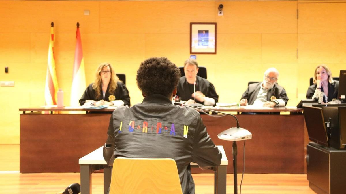 L'acusat declarant en el judici a l'Audiència de Girona per la presumpta violació a una menor.