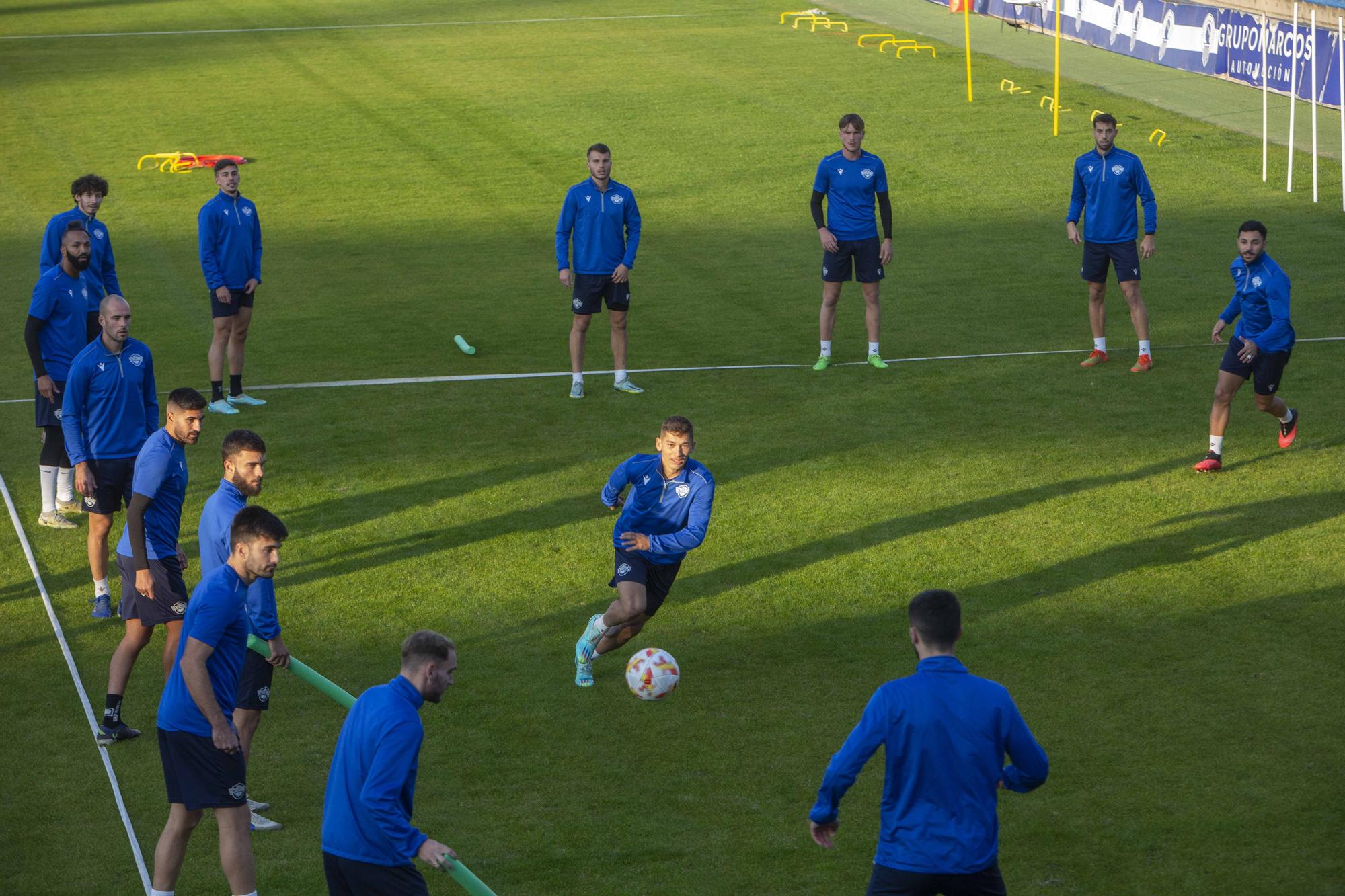 Entrenamiento del Intercity antes del partido de la Copa del Rey contra el Barcelona