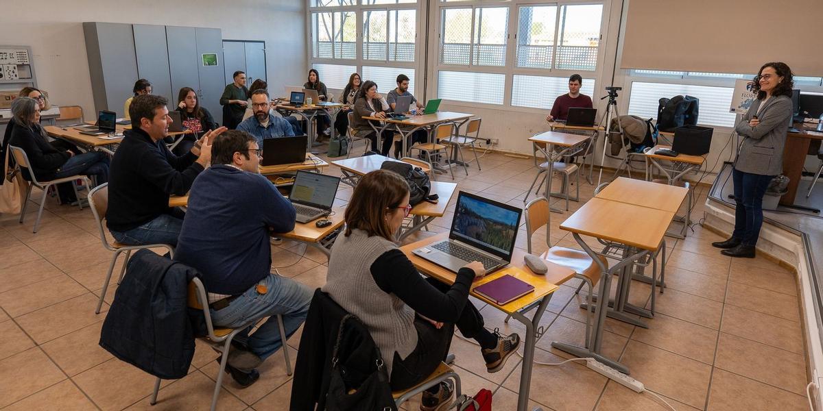 Las clases prácticas de la jornadas de IA en educación han servido para dotar de nuevas herramientas en este ámbito a los docentes participantes.