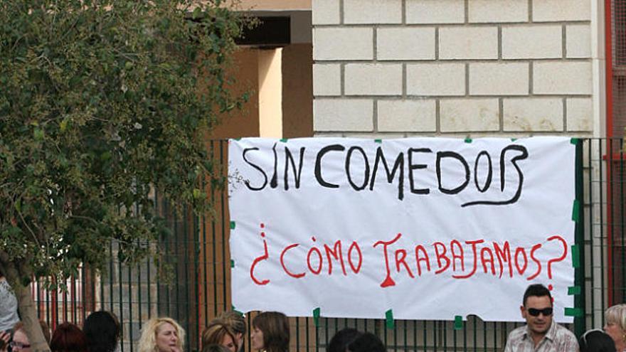 Cartel de protesta en los centros afectados a inicios del pasado curso