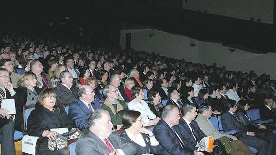 Asistentes al X Encuentro anual de economistas de Asturias, en el auditorio Príncipe Felipe de Oviedo.