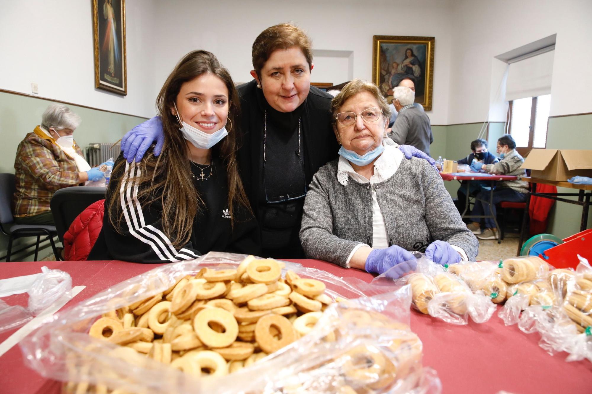 En imágenes: Jove se llena de rosquillos para celebrar San Blas