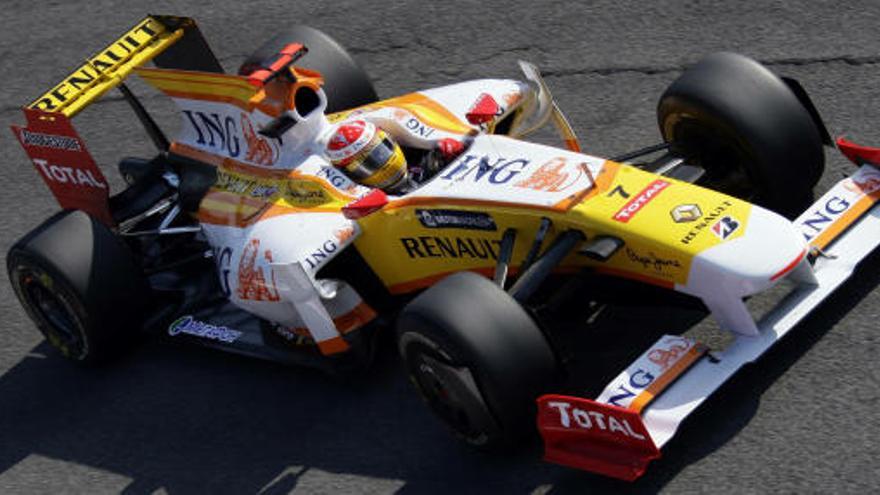 Fernando Alonso, durante los entrenamientos del Gran Premio en Monza.