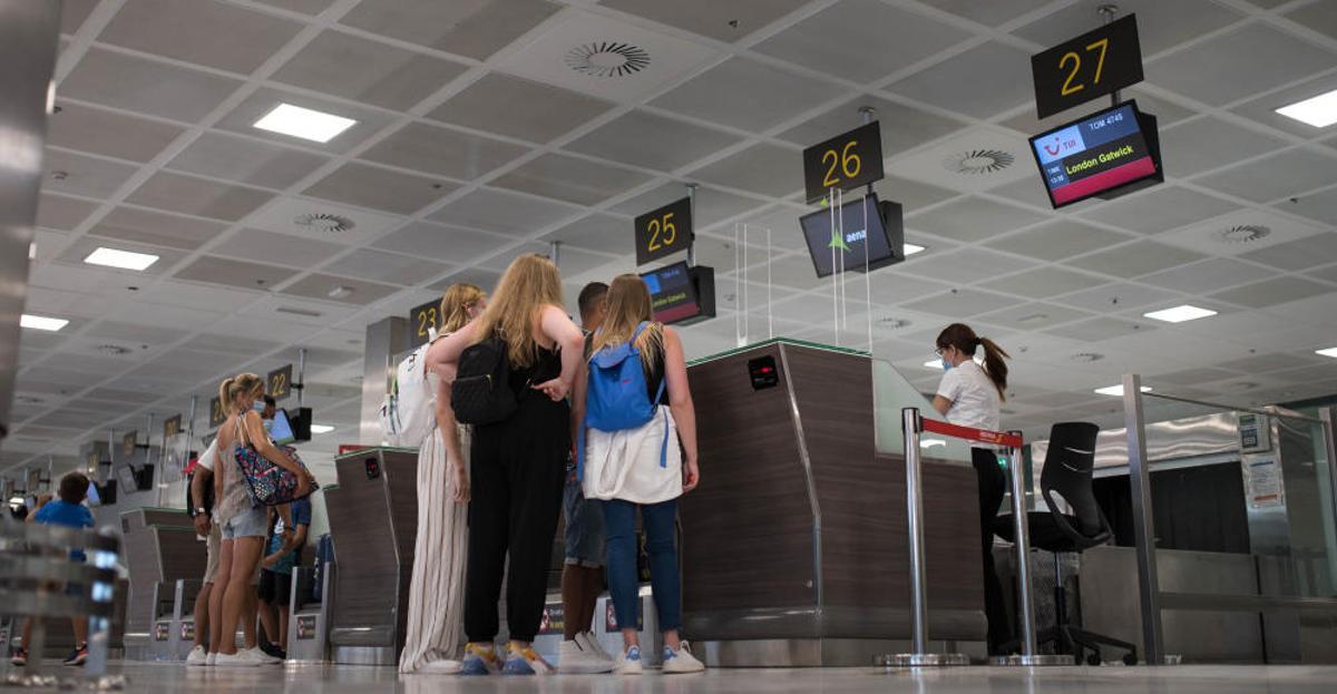 Llegada de pasajeros de TUI a aeropuerto del Sur Llegada de pasajeros de TUI a aeropuerto del Sur