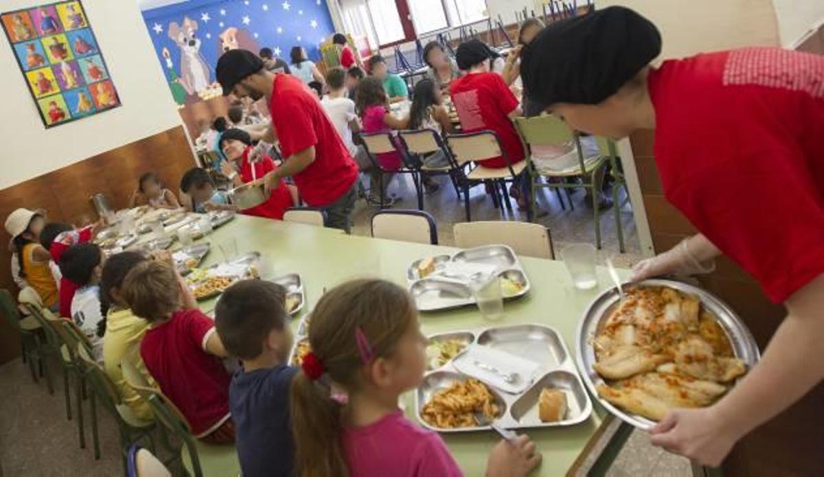 Educación tiene bloqueadas las 116.000 becas de comedor