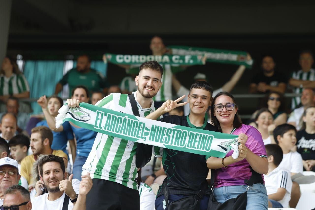 Córdoba CF-Ponferradina | Las imágenes de la afición blanquiverde en el play off de ascenso