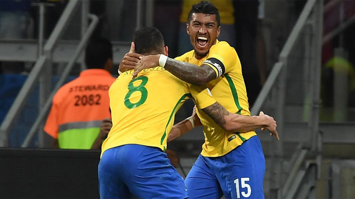 Paulinho, en una imagen con la selección brasileña