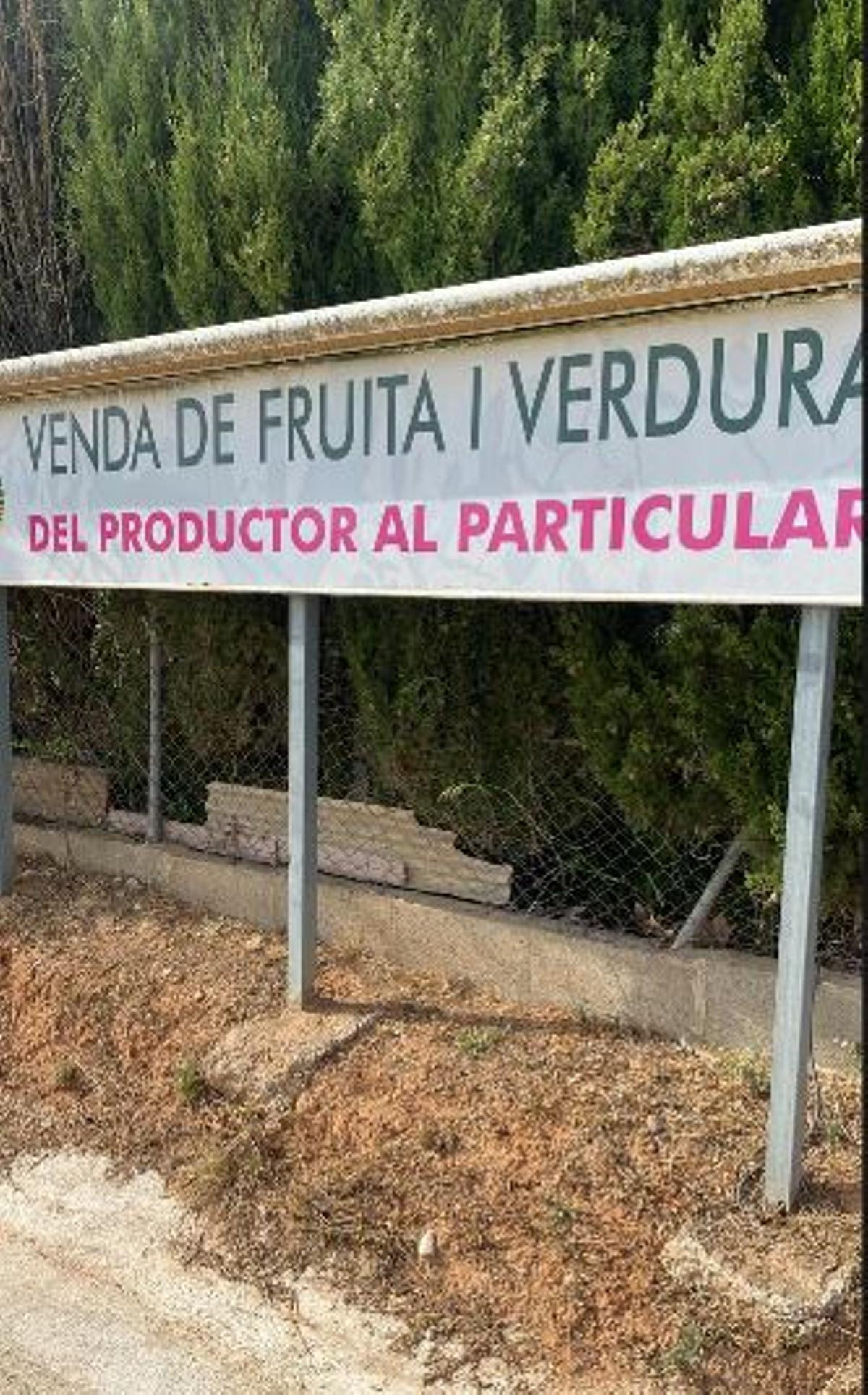 Un dels cartells que ha de retirar.