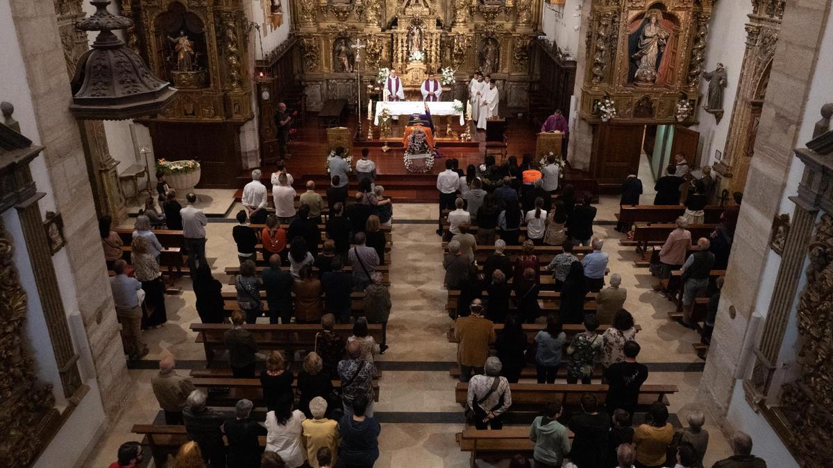 Funeral por Nicanor Fernández, el Barandales, en San Torcuato, lleno a reventar.