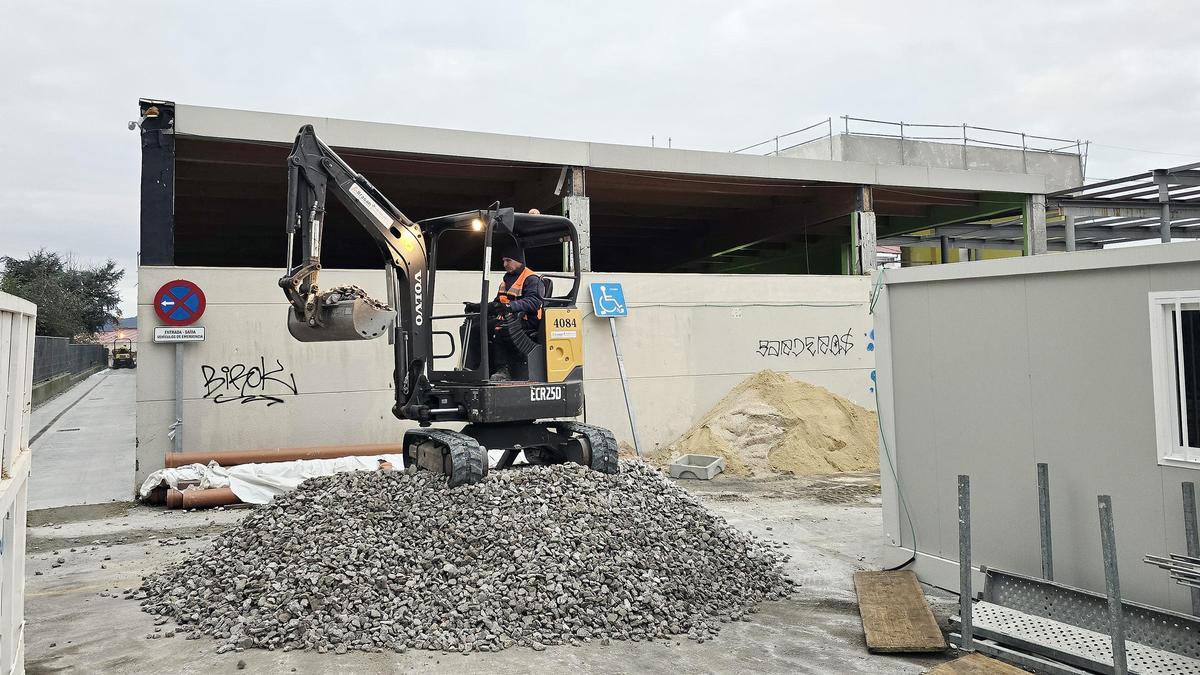 Estado de las obras en la piscina de Teis