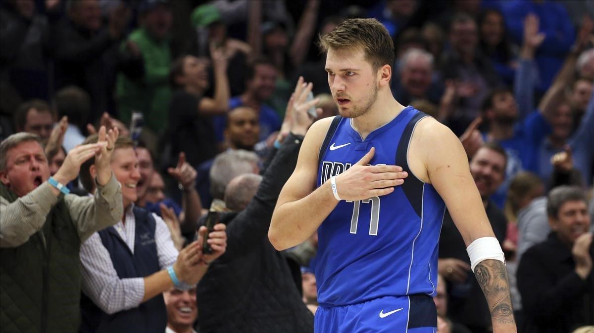 aguasch50978313 dallas mavericks forward luka doncic  77  slaps his chest af191119101324