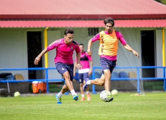 Entrenamiento de la UD LAS PALMAS en Barranco ...