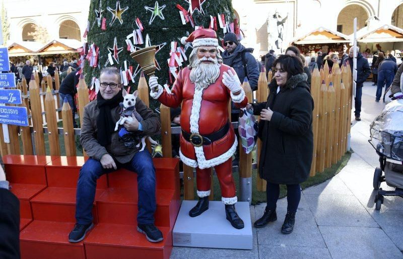 Ambiente navideño en la Plaza del Pilar