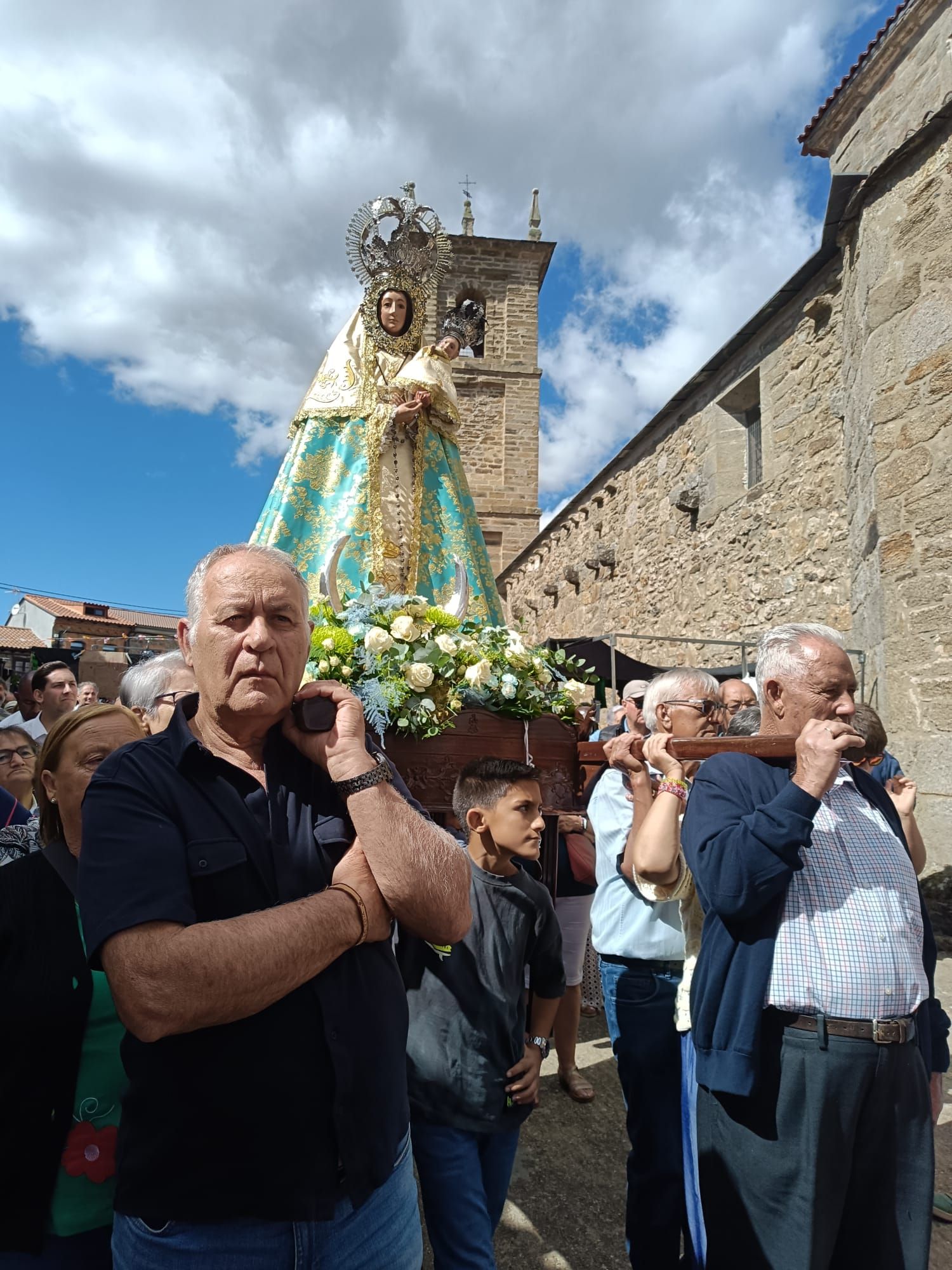 La Carballeda se rinde ante su señora
