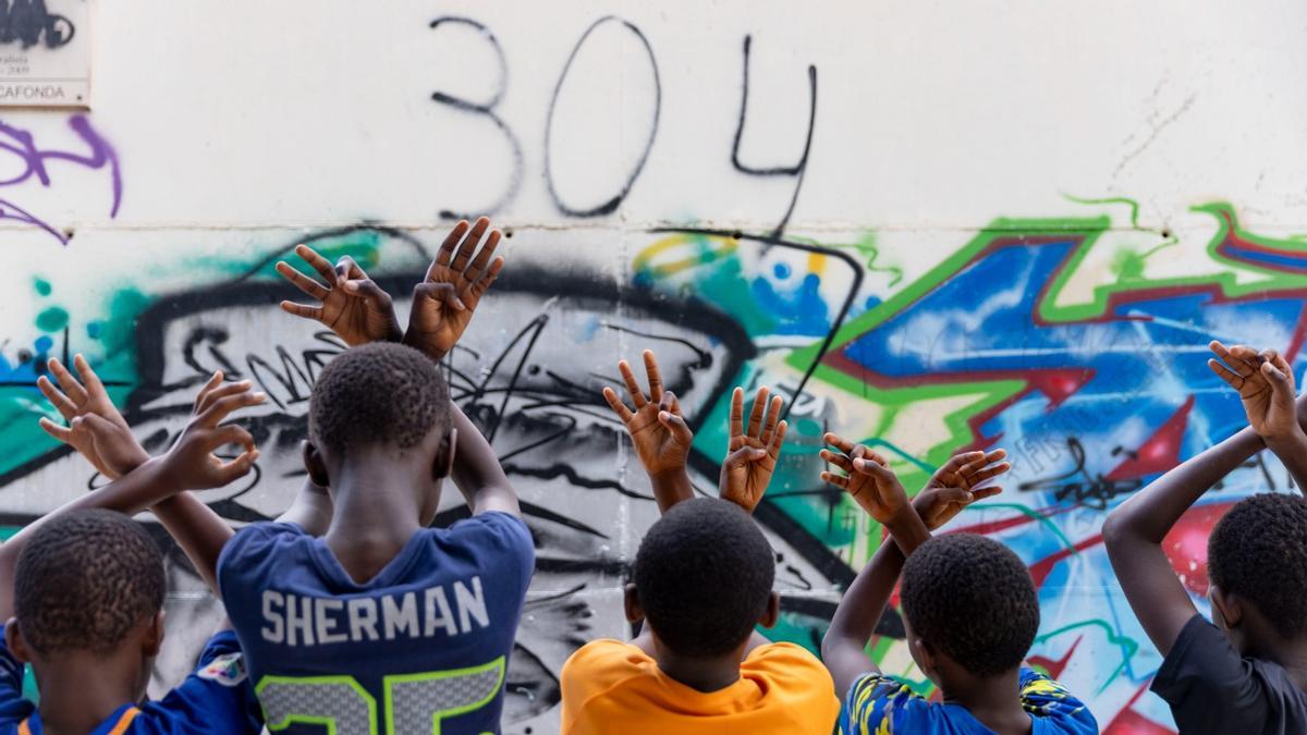 Rocafonda está lleno de pintadas con el 304