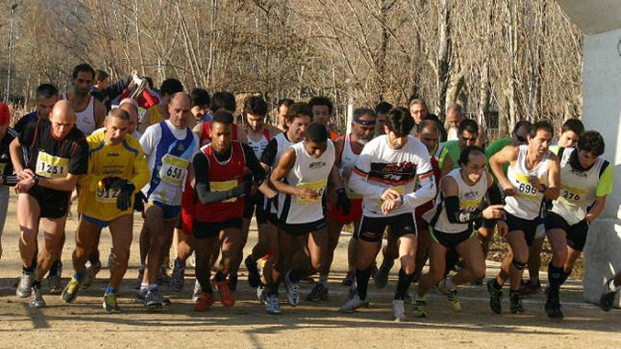 Tret de sortida d&#039;una de les curses d&#039;ahir a Banyoles.