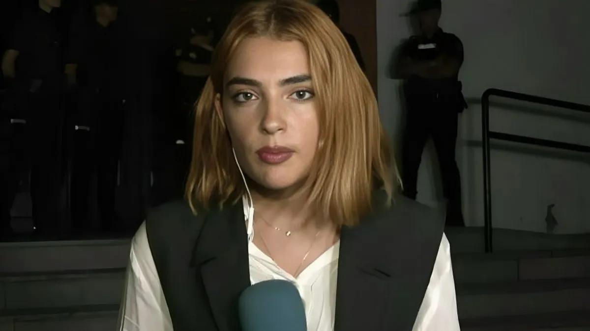 Violeta, como reportera de Telecinco.