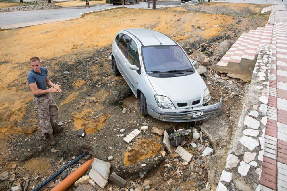 Riada arrastra coches en Alhaurín El Grande y ...