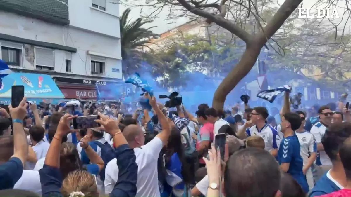 El Tenerife asciende a Segunda sin jugar