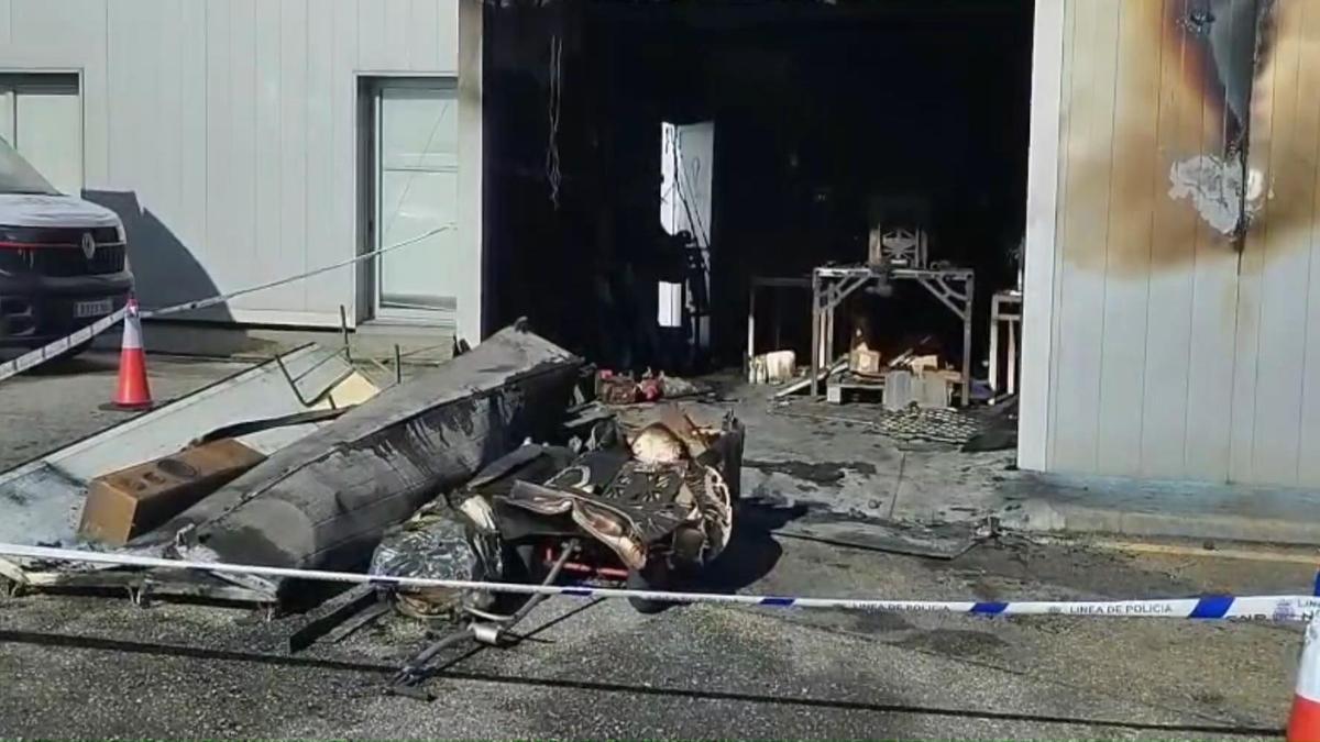 Así quedó el taller de la escudería universitaria UVigo Motorsport arrasado por un incendio