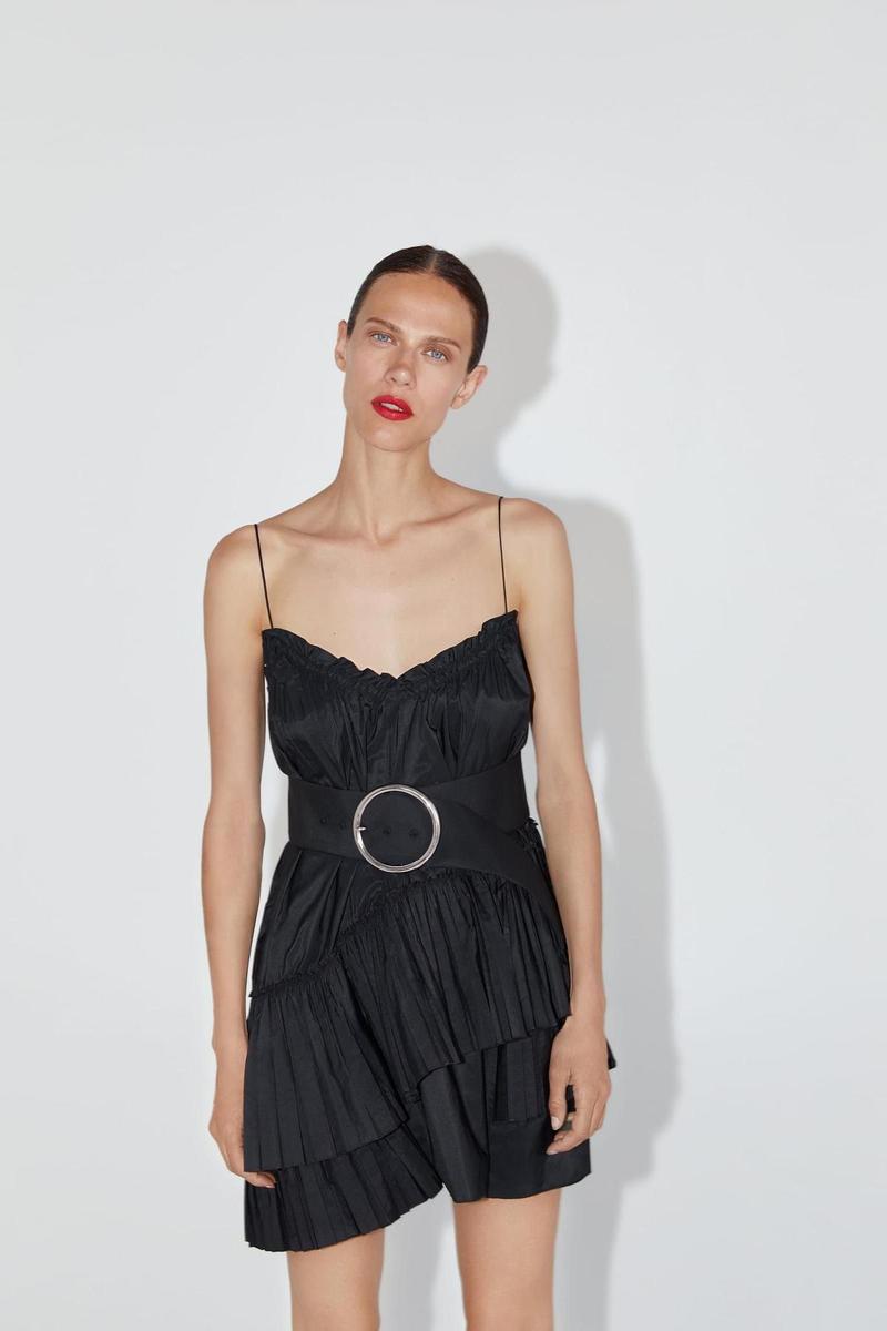 Vestido de Zara con cinturón (precio 49,95€)