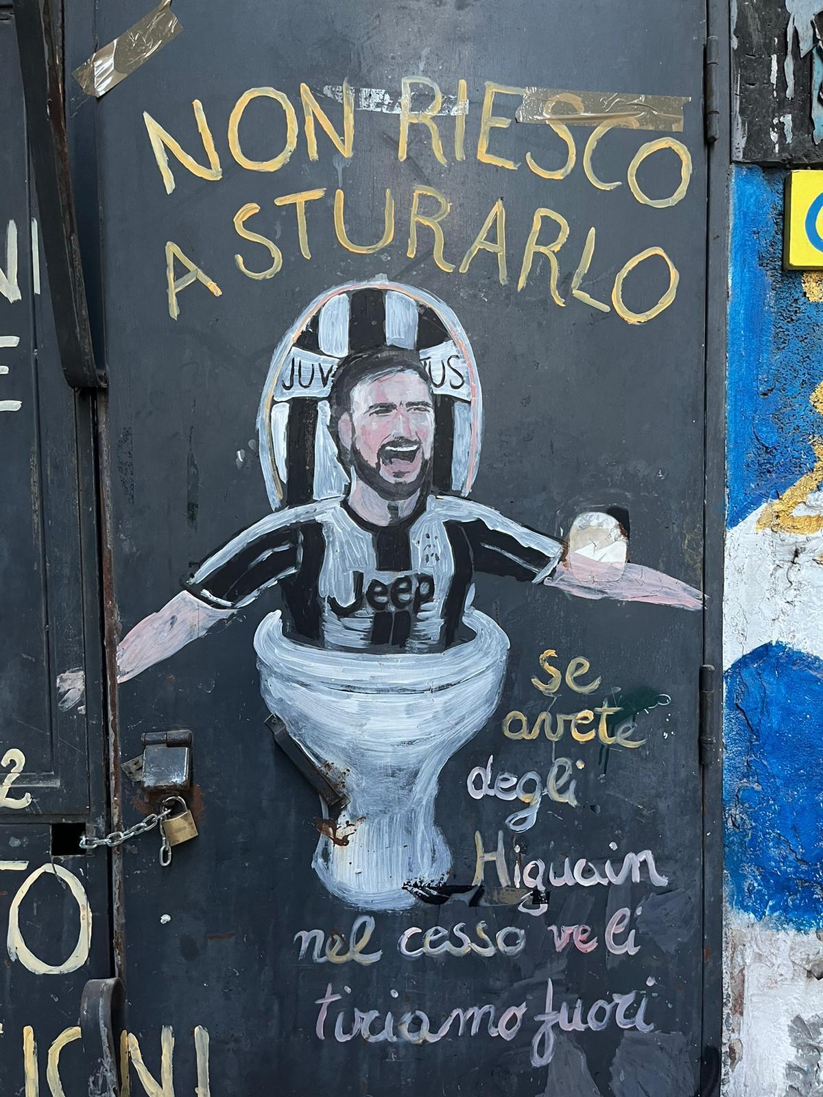 Higuaín fue ídolo en Nápoles y se marchó a la Juve... en la ciudad partenopea no perdonan