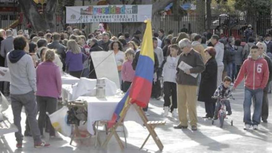 Cientos de personas se acercaron a degustar la gastronomía y conocer sus costumbres.