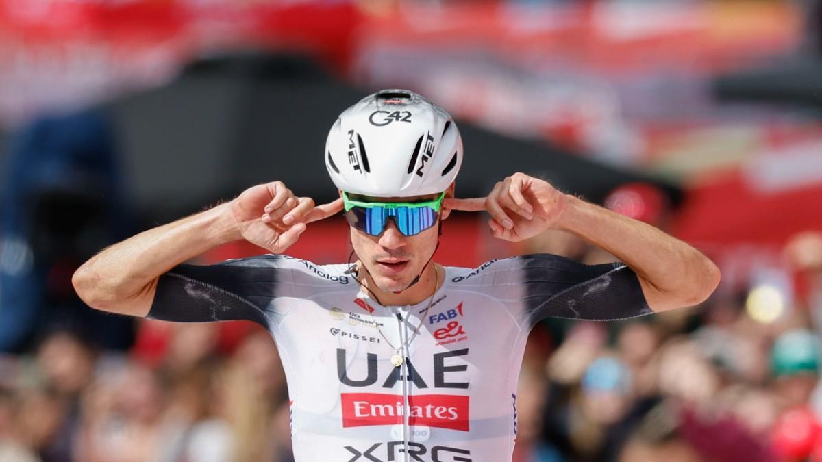Juan Ayuso celebra su victoria el pasado 29 de agosto, en la séptima etapa de la Vuelta Ciclista a España