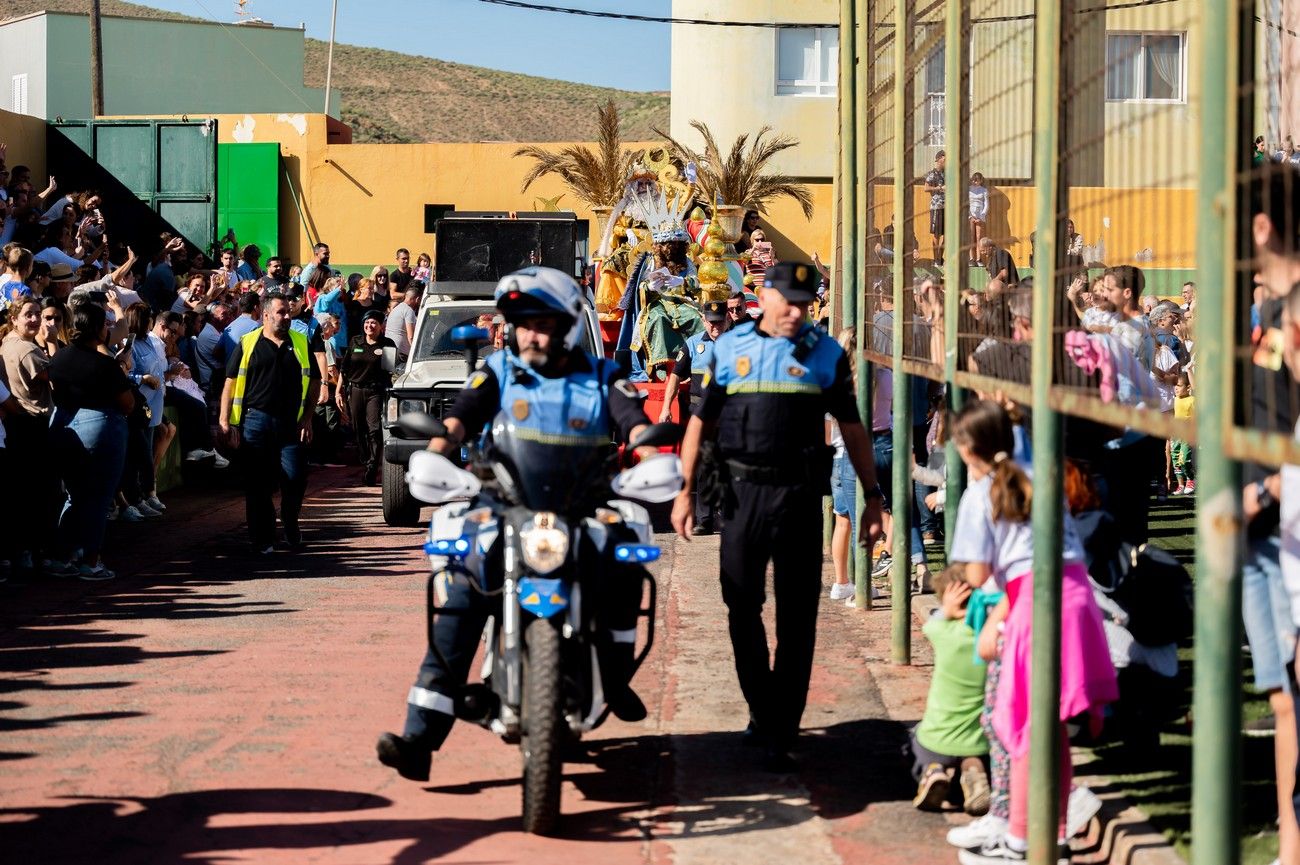 Miles de personas llenan de ilusión el Estadio de Barrial en la llegada de los Reyes Magos