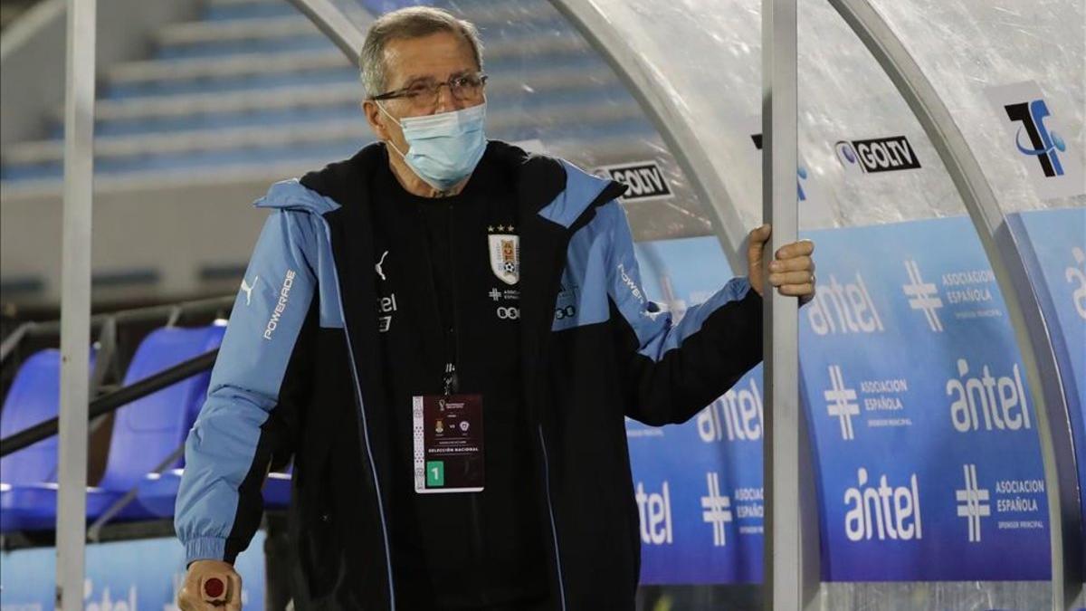 Óscar Washington Tabárez llamó a dos jugadores en modo de emergencia