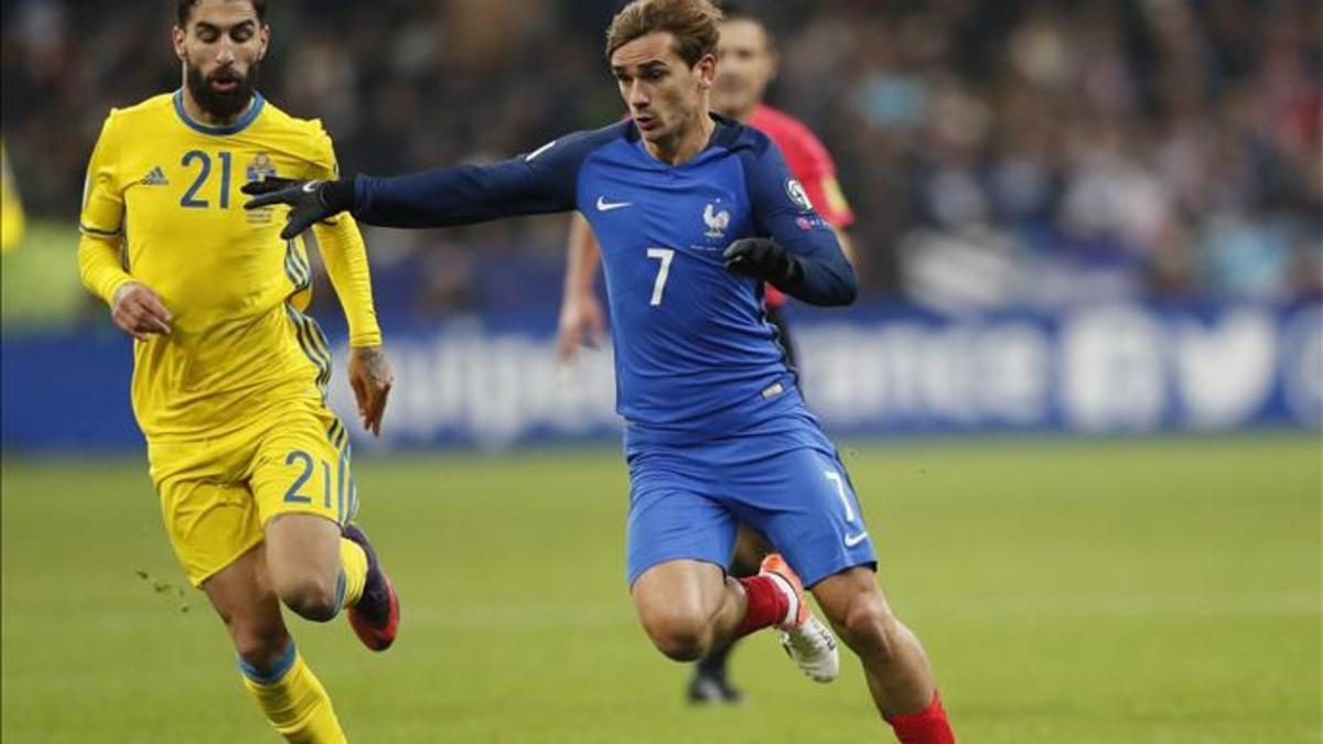 Antoine Griezmann acabó tocado el duelo contra Suecia